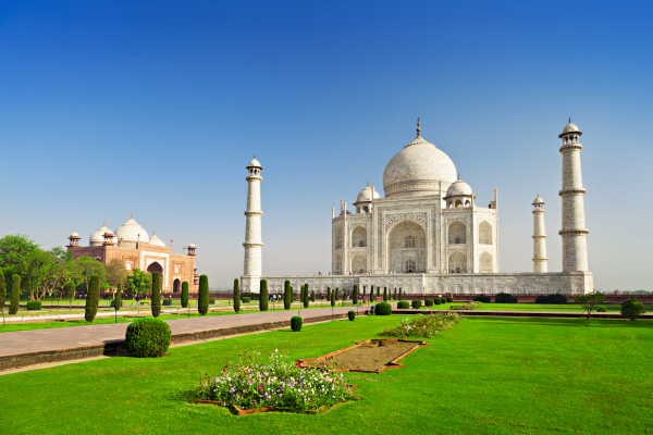 Taj Mahal - Best place for pre-wedding shoot