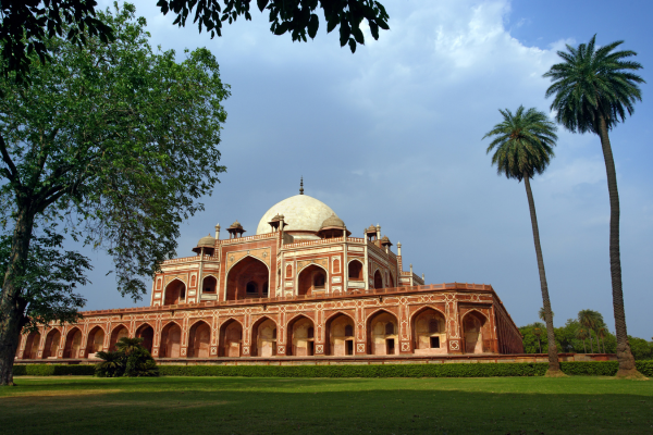 Humayuns Tomb-best place for pre-wedding-shoot