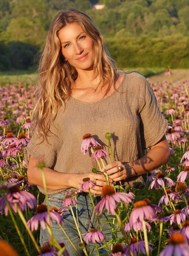 2. Gisele Bündchen - 15 Countries with the Most Beautiful Woman in the World