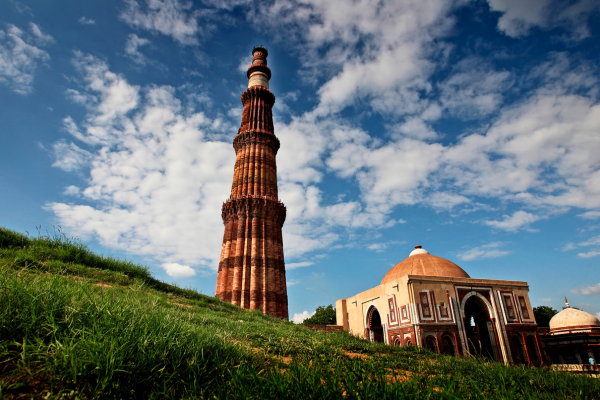 2. Qutub Minar - Historical Places In Delhi 